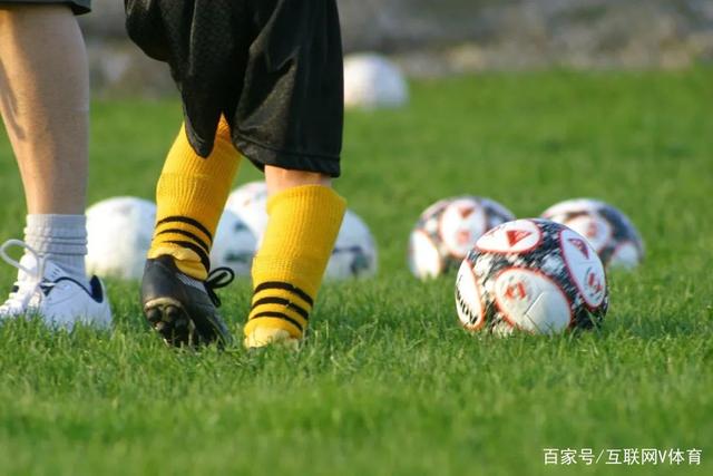 阿莫林执教米兰8月倒戈曼联，或为拉爵省千万！曼联锁定1.3亿收入